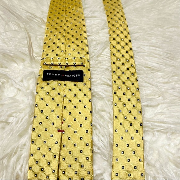Tommy Hilfiger Classic Necktie Tie in Yellow Gold, 100% Silk - Picture 6 of 10